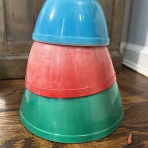 Vintage Pyrex Blue Red and Green Mixing Bowls